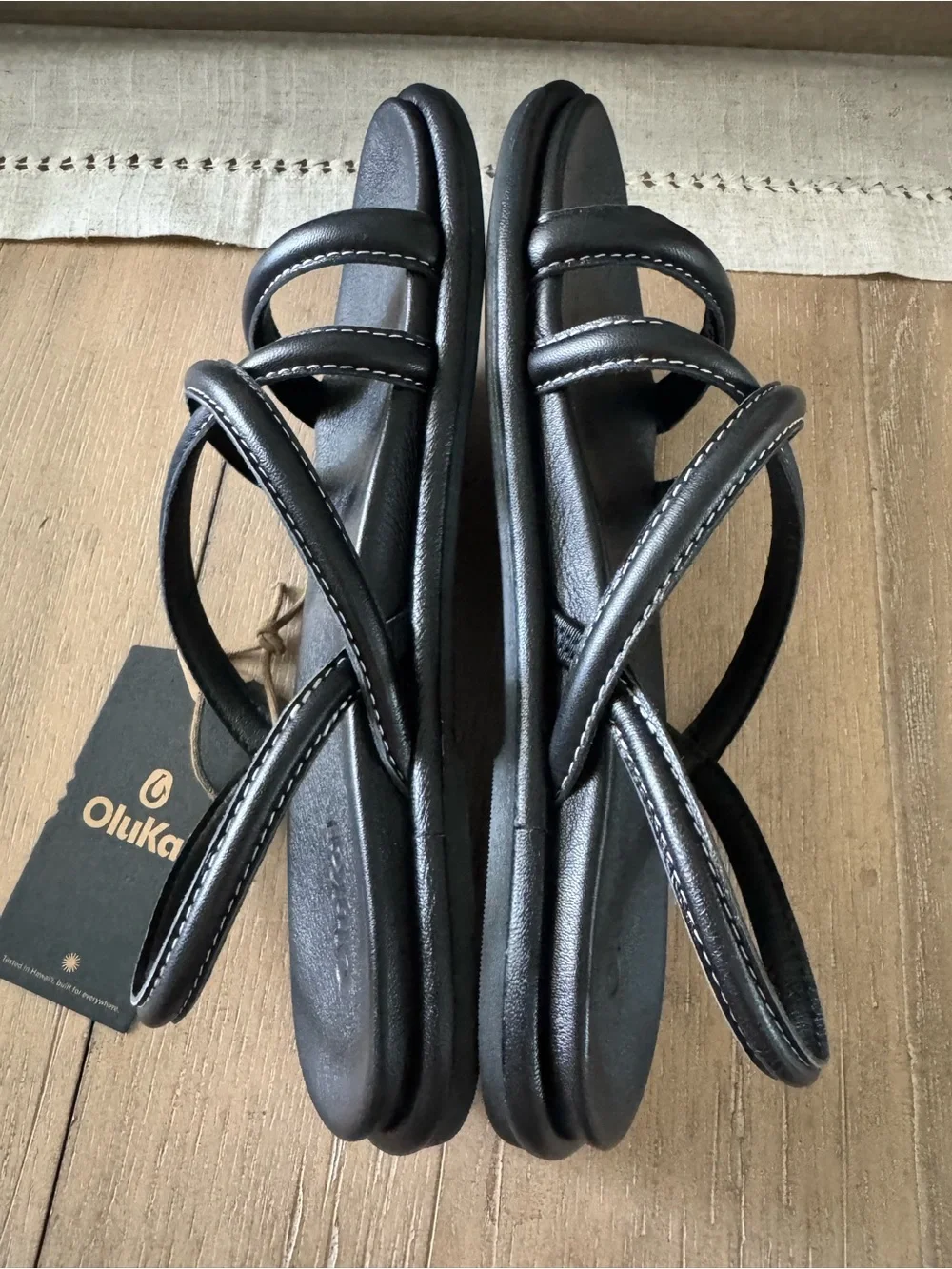OLUKAI WOMEN'S LEATHER TIARE STRAPPY SANDALS, BLACK, NWT, SIZE 9 (EUR 39)
